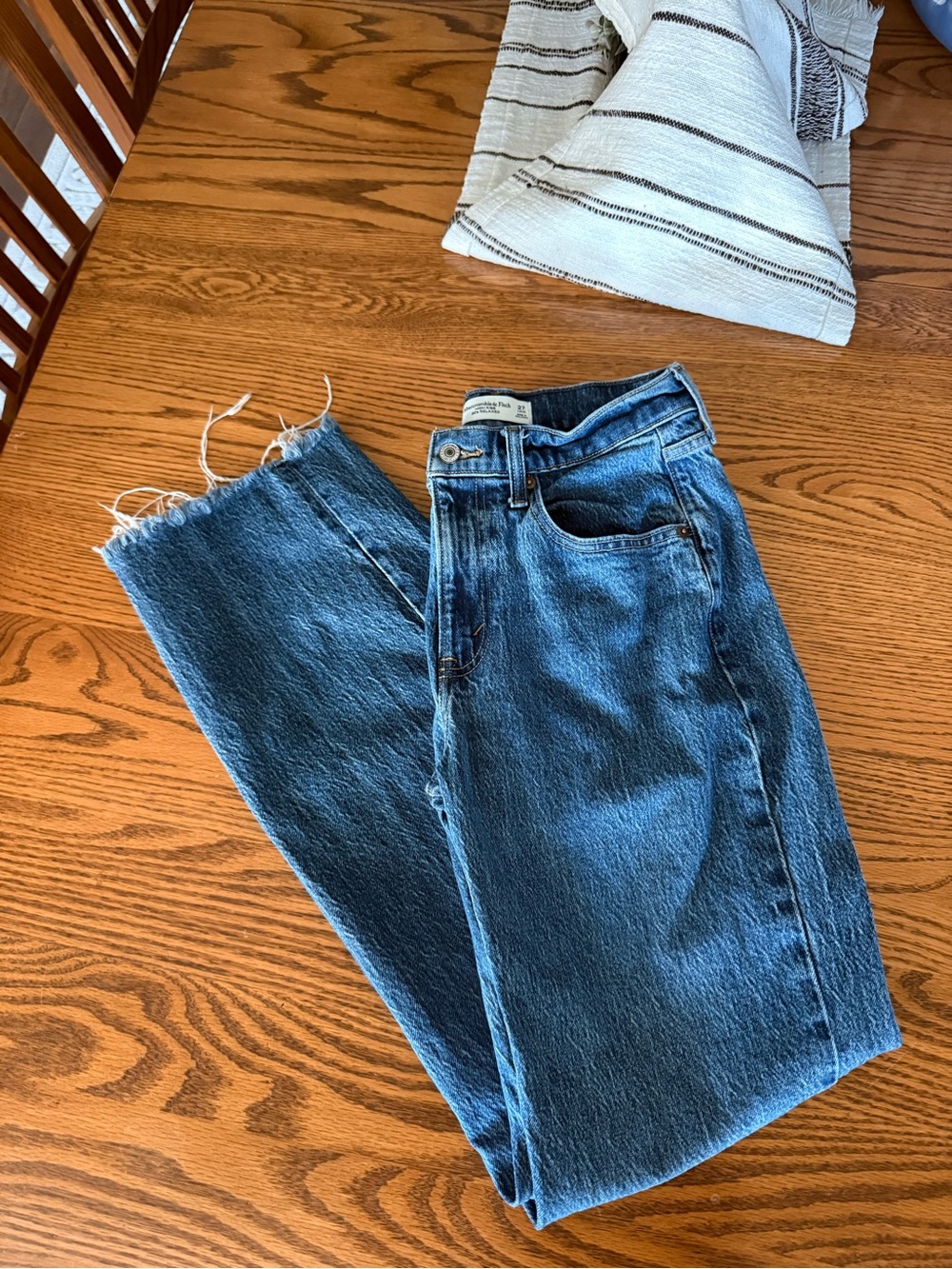 Abercrombie & Fitch High-Rise Straight Leg Jeans in Medium Blue
